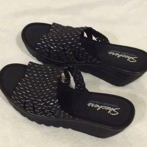 Black fabric and silver shoe. Skechers